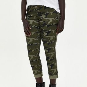 TORRID Crop Aviator Pant - Twill Camo, Size 28, Brand New With Tags!